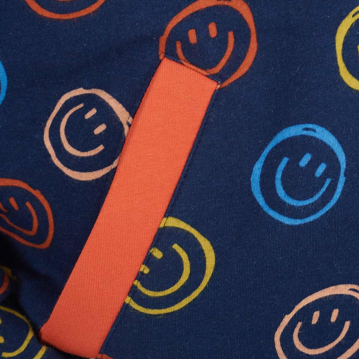 proud little cloud hoodie happysmiley dunkelblau fuer mollige maedchen detail2