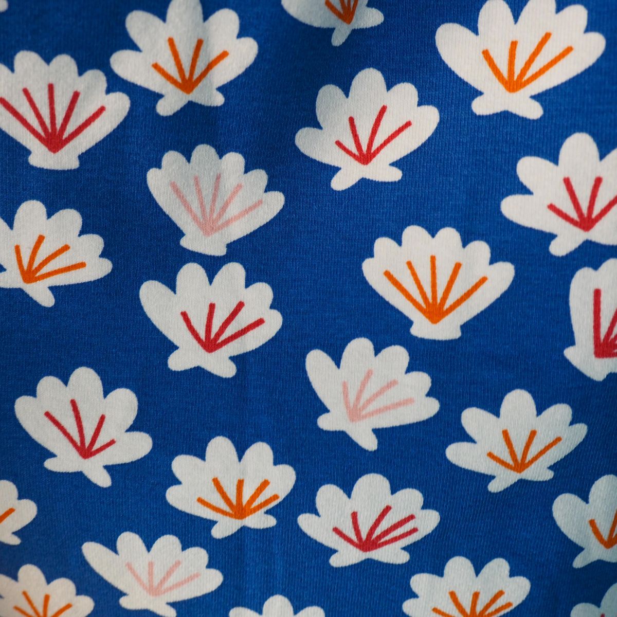 proud little cloud kleid fuer mollige mädchen muschelzauber detail