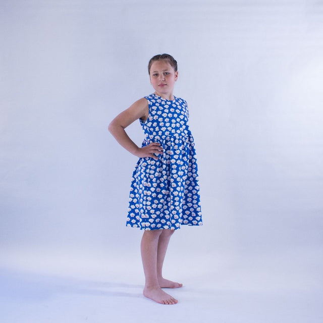 proud little cloud kleid fuer mollige mädchen muschelzauber vorne