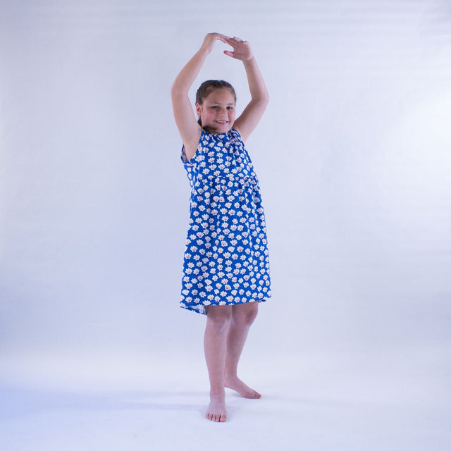 proud little cloud kleid fuer mollige mädchen muschelzauber vorne