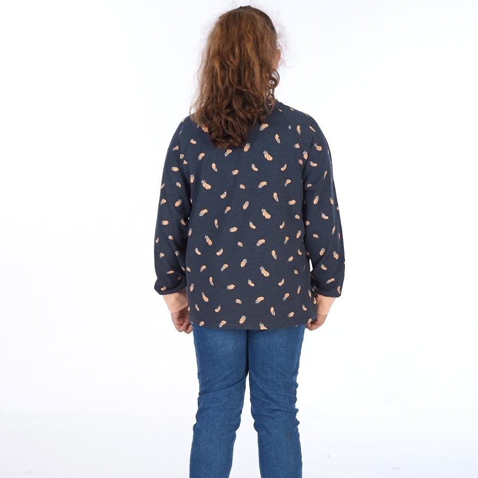 proud little cloud longsleeve fuer mollige mädchen federschmuck hinten