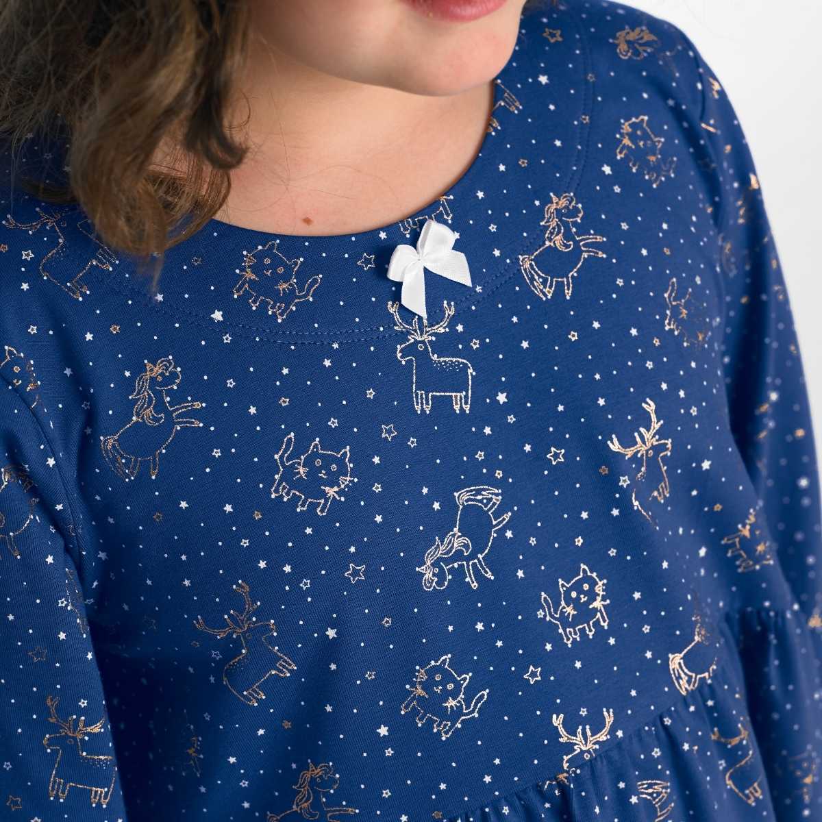 proud little cloud nachthemd fuer mollige mädchen sternenbild blau detail