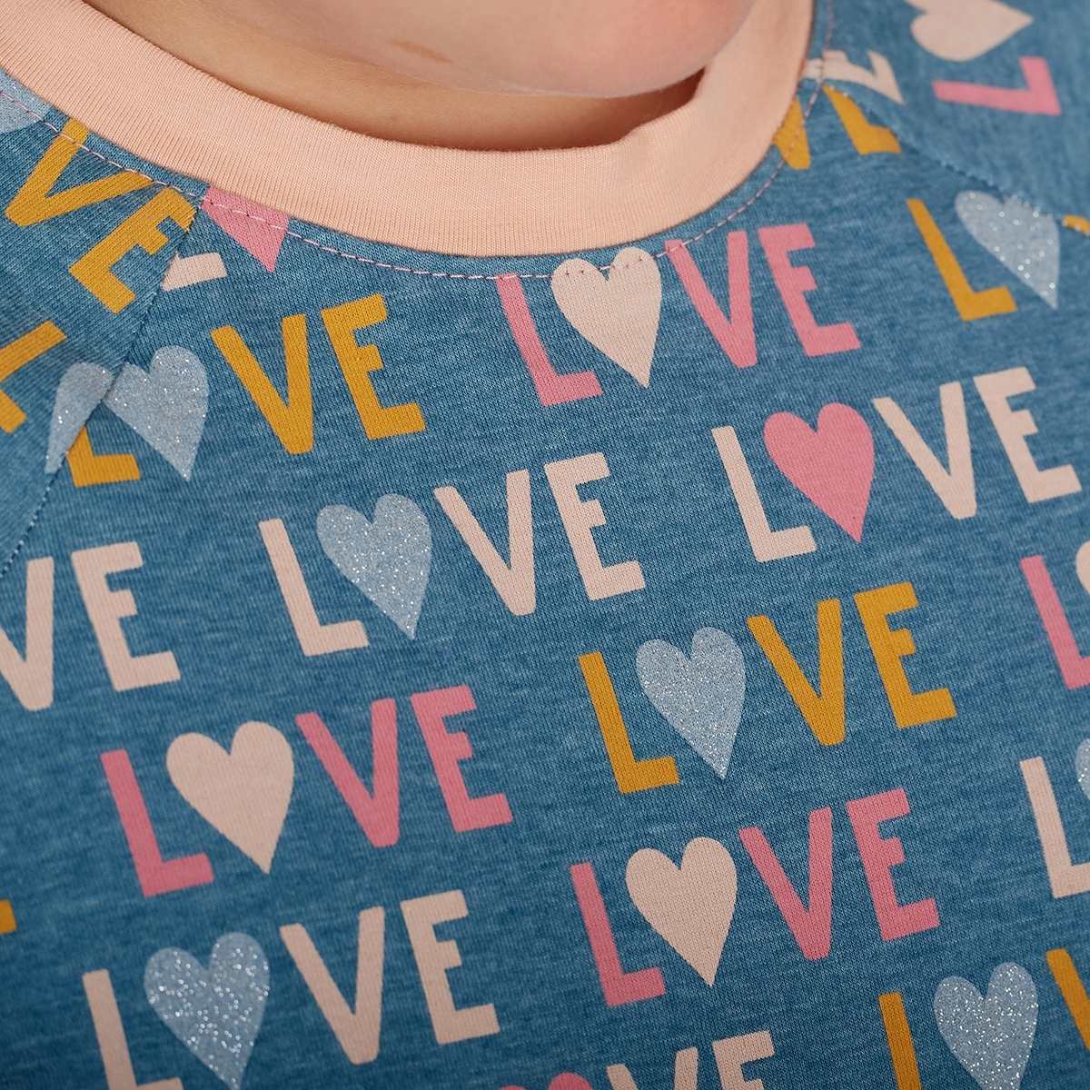 proud little cloud t-shirt LOVE fuer mollige maedchen detail