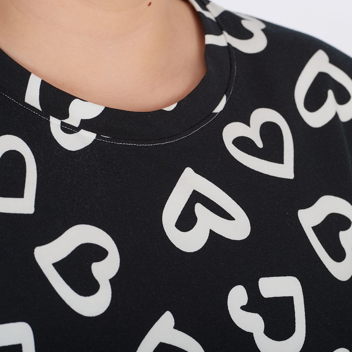 proud little cloud tshirt blacknwhite fuer mollige maedchen detail