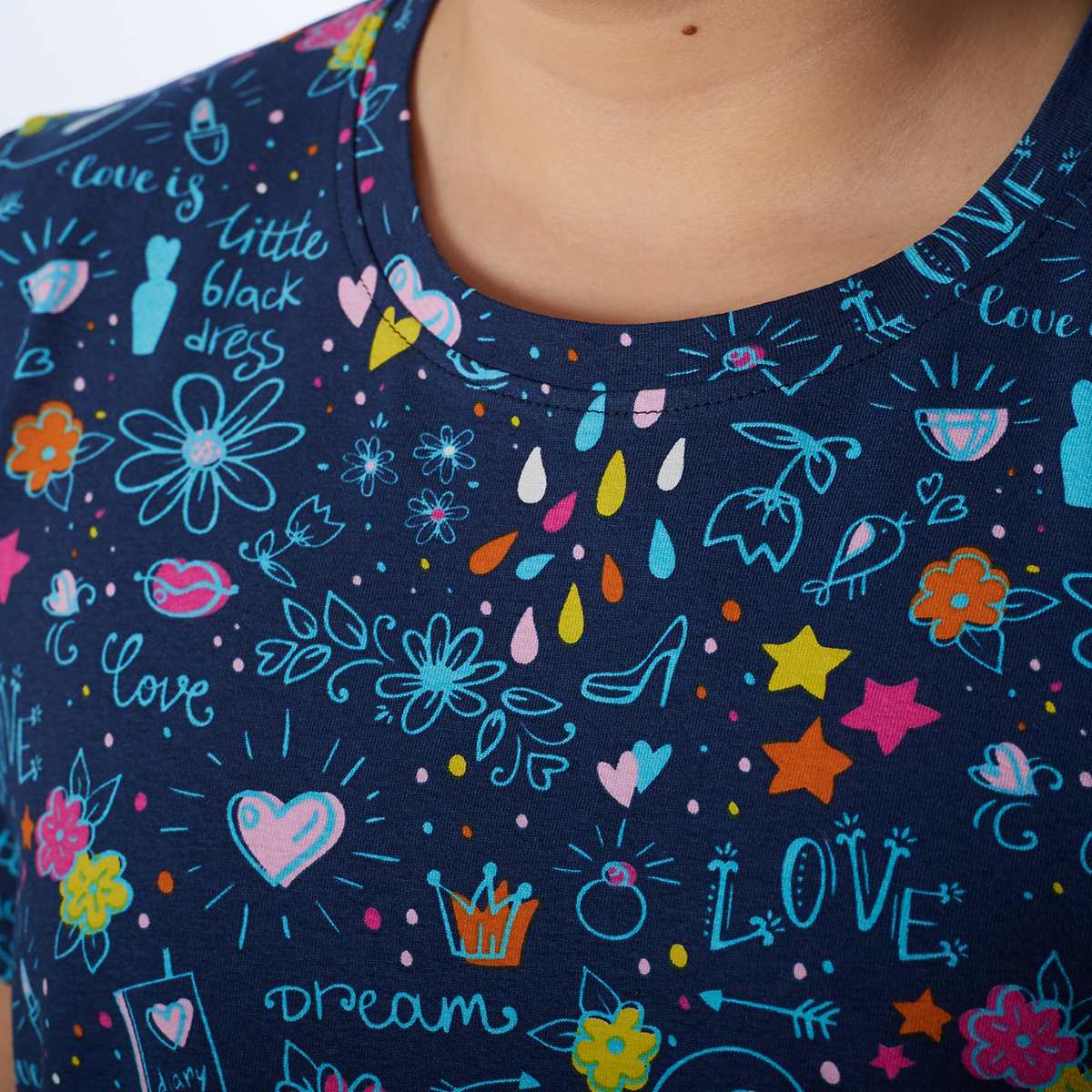 proud little cloud tshirt kreativchaos dunkelblau fuer mollige maedchen detail