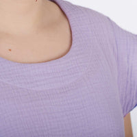 proud little cloud musselinbluse lavendelbrise fuer mollige maedchen detail2