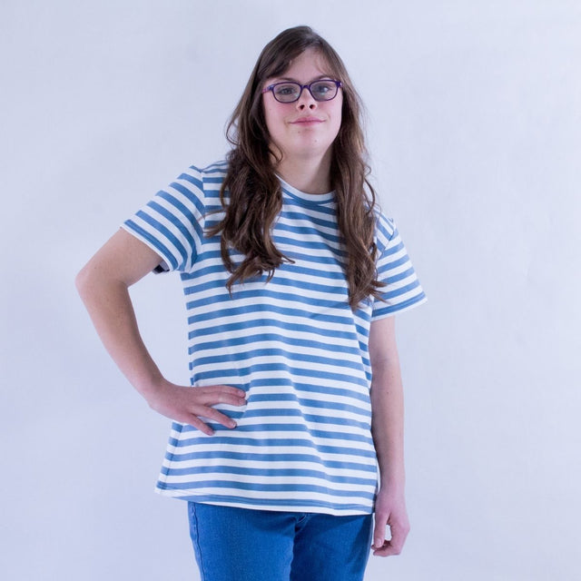 proud little cloud t-shirt jeansblau fuer kraeftige maedchen vorne