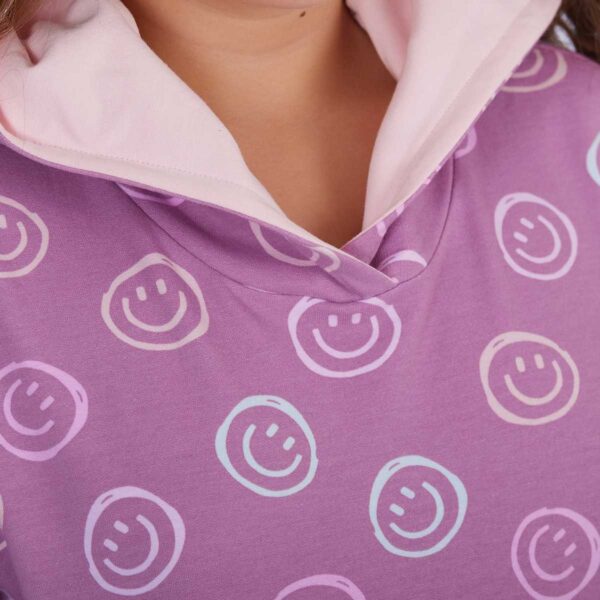 proud little cloud hoodie happysmiley lavendel fuer mollige maedchen detail