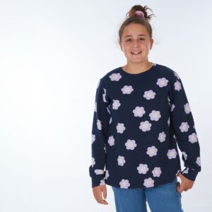 proud little cloud pullover fuer mollige mädchen mitternachtsblume vorne